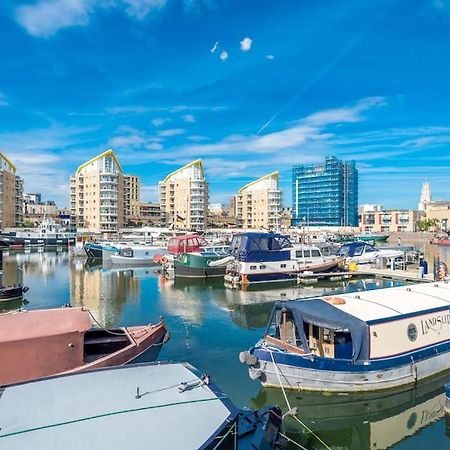 Luxurious Houseboat Near Canary Wharf In Лондон Экстерьер фото
